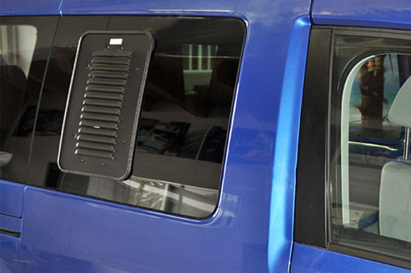 Lüftungsgitter Schiebefenster für VW Caddy / Caddy Maxi 3 / 4 - Fahrerseite